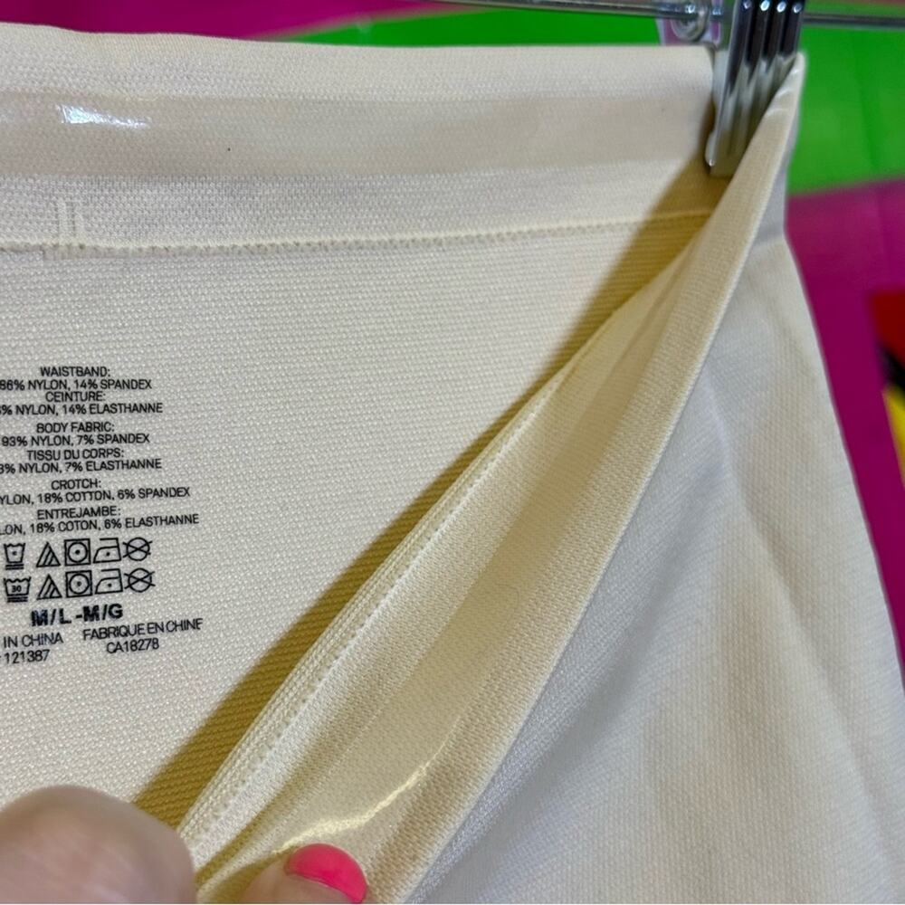 Cream High-Waisted Shapewear Shorts. Size M/L. In pristine condition! - Picture 5 of 5